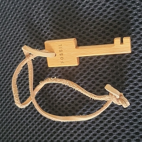 Fossil Tan Key Holder - Picture 1 of 3